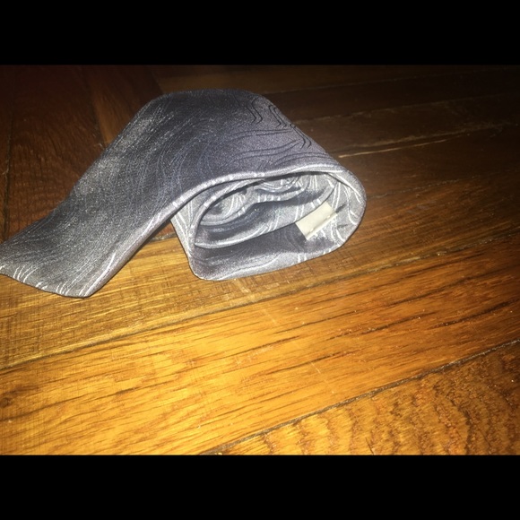 SOLD!!Armani Collezioni 100% silk tie. Grey - Picture 2 of 4